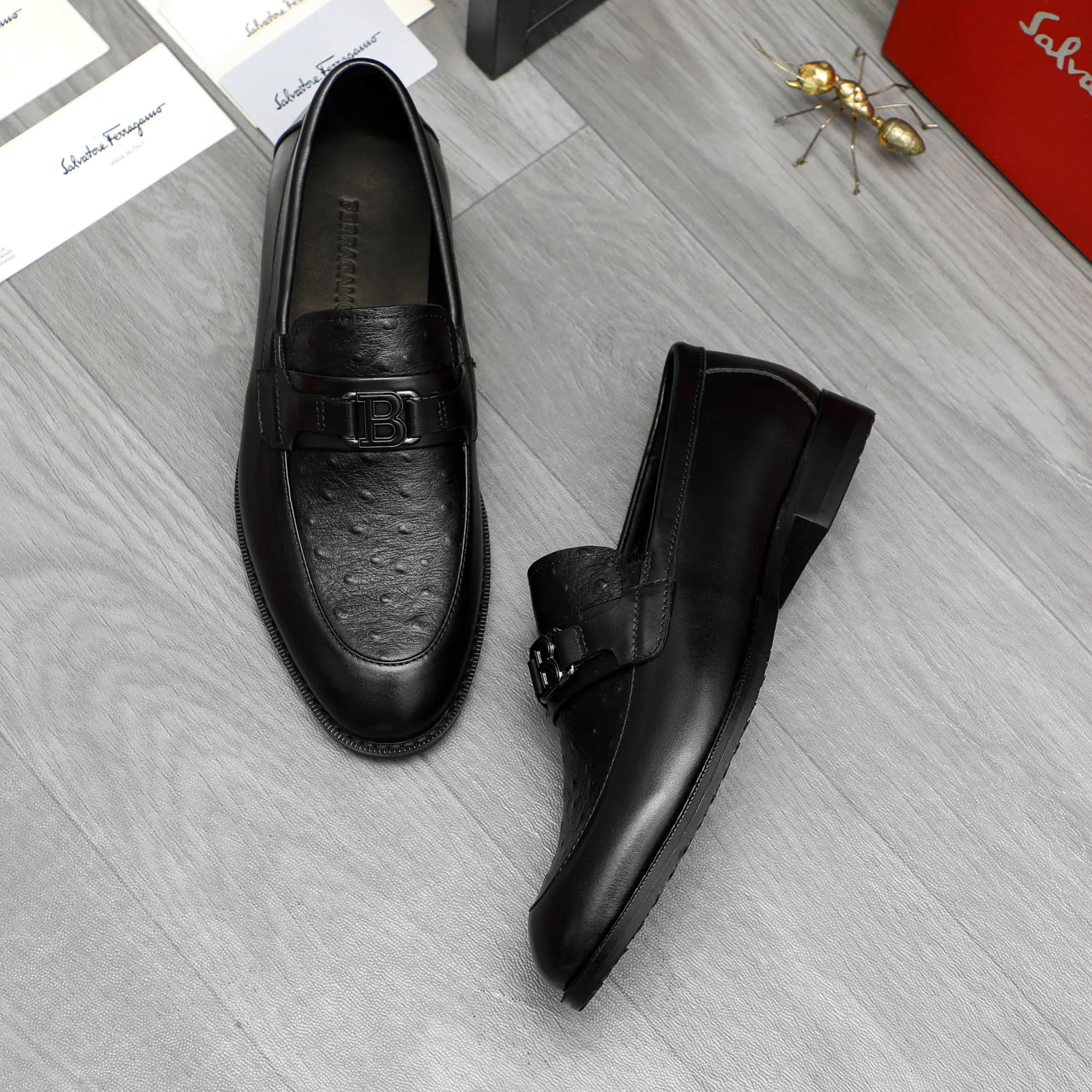 Men's shoes 💰540 Product trademark: Ferragamo "Ferragamo" business casual slip-on leather shoes Regular size: 39-45 (45. Customized, non-returnable) Product materials: Selected ostrich pattern cowhide upper, cowhide lining, original outsole